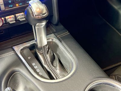 2020 Ford Mustang - Photo 21