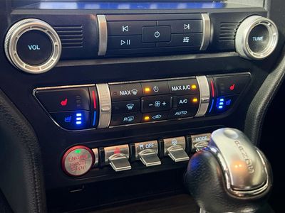 2020 Ford Mustang - Photo 23