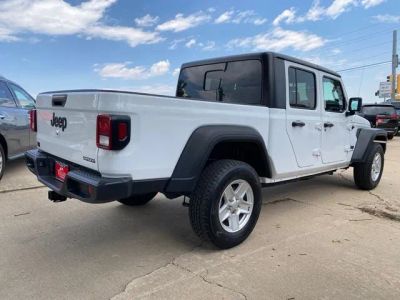 2020 Jeep Gladiator — detail view