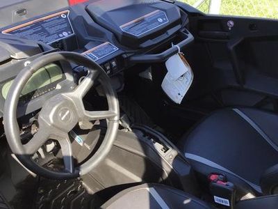 2025 Can-Am Commander MAX XT 1000R - Photo 3