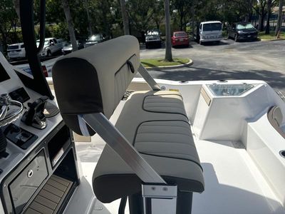 2025 Yamaha Boats 222 FSH Sport E - Photo 12