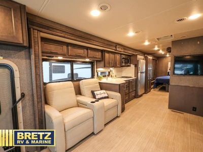 2022 Thor Motor Coach Challenger - Photo 15