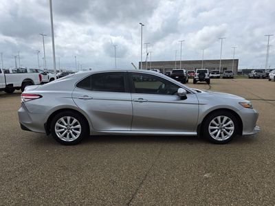 2020 Toyota Camry - Photo 3