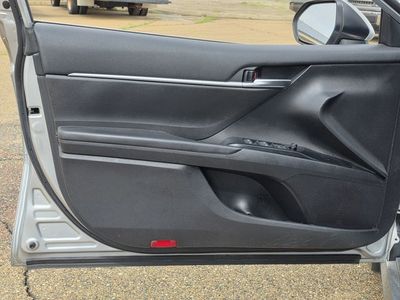 2020 Toyota Camry - Photo 11
