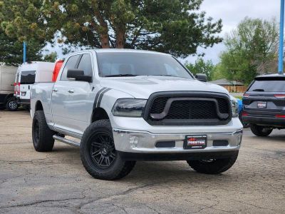 2018 RAM 1500 Big Horn Crew Cab 4x4 6'4' Box in Bright Silver Clearcoat Metallic — front three-quarter view