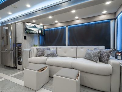 2025 Foretravel Realm Presidential Luxury Villa Master Suite (LVMS) Bath & 1/2 - Photo 10