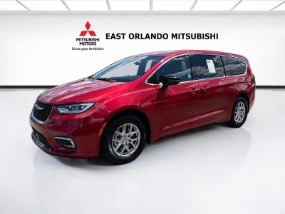 2025 Chrysler Pacifica — rear three-quarter view