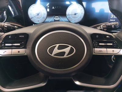 2024 Hyundai Elantra - Photo 12