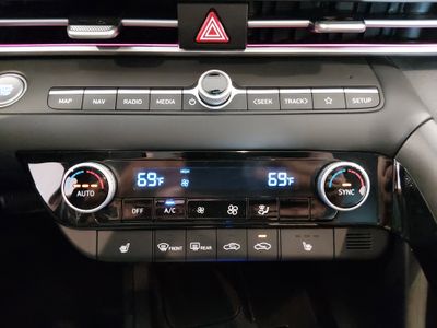 2024 Hyundai Elantra - Photo 18