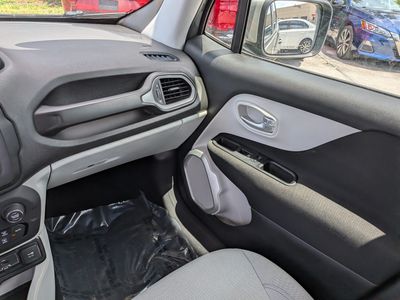 2021 Jeep Renegade - Photo 18