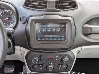 2021 Jeep Renegade - Photo 19