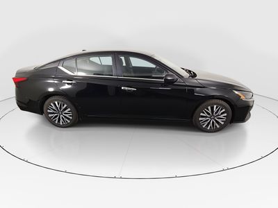 2024 Nissan Altima — photo 8 view