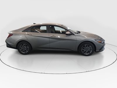 2024 Hyundai Elantra - Photo 8