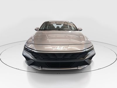 2024 Hyundai Elantra - Photo 2