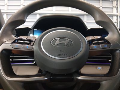 2024 Hyundai Elantra - Photo 12