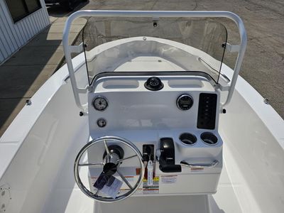 2025 Robalo R160 - Photo 10