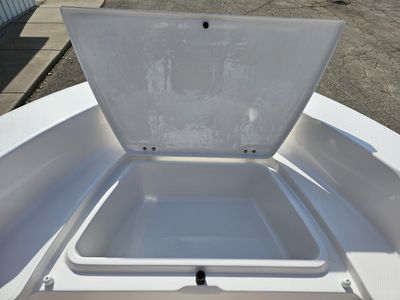 2025 Robalo R160 - Photo 17