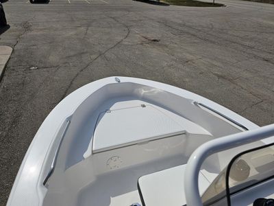2025 Robalo R160 - Photo 16