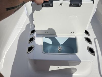 2025 Robalo R160 - Photo 14