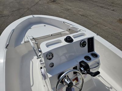 2025 Robalo R160 - Photo 11