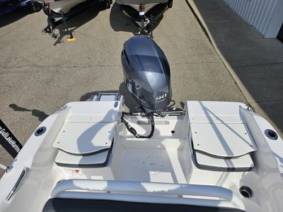 2025 Robalo R160 - Photo 8