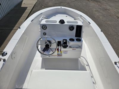 2025 Robalo R160 - Photo 9