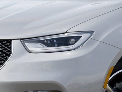 2026 Chrysler Pacifica — photo 10 view