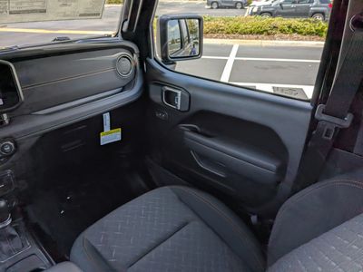 2026 Jeep Gladiator — photo 17 view