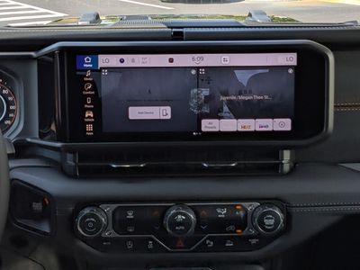2026 Jeep Gladiator — photo 18 view