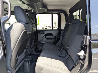 2026 Jeep Gladiator — photo 13 view