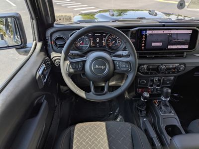 2026 Jeep Gladiator — photo 16 view
