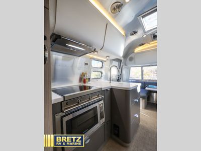 2020 Airstream Flying Cloud — photo 13 view