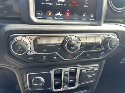 2022 Jeep Gladiator - Photo 16