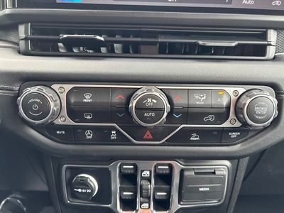 2024 Jeep Wrangler — photo 60 view