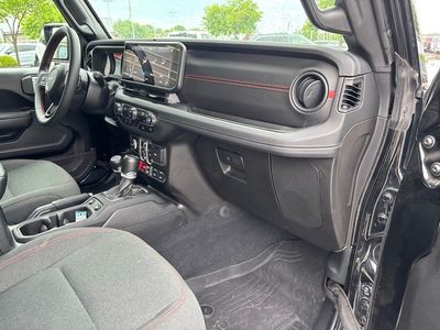 2024 Jeep Wrangler — photo 46 view