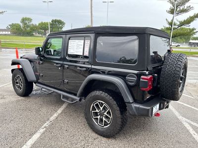 2024 Jeep Wrangler — photo 18 view
