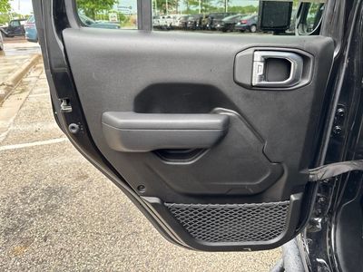 2024 Jeep Wrangler — photo 34 view