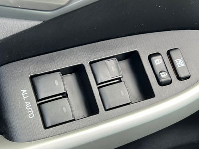 2015 Toyota Prius - Photo 13
