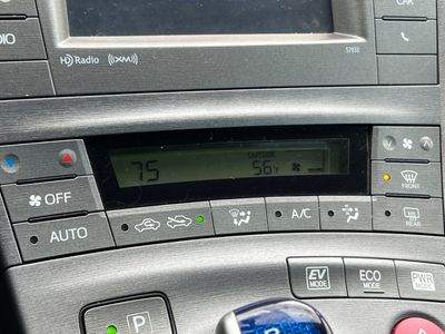 2015 Toyota Prius - Photo 21