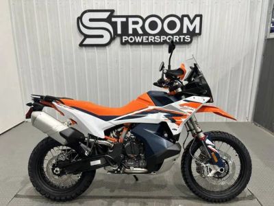 2026 KTM 890 Adventure R — front three-quarter view