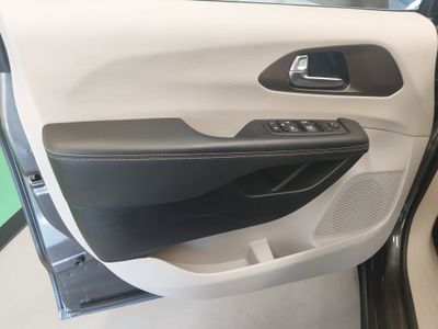 2023 Chrysler Voyager - Photo 19