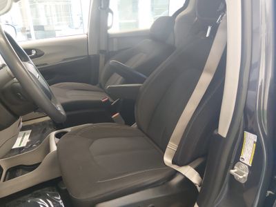 2023 Chrysler Voyager - Photo 20