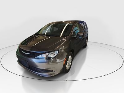 2023 Chrysler Voyager - Photo 3