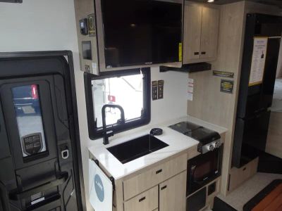 2026 Grand Design LINEAGE SERIES M - Photo 9