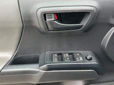 2022 Toyota Tacoma - Photo 12