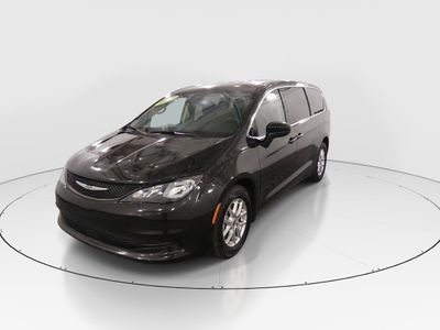 2023 Chrysler Voyager - Photo 3