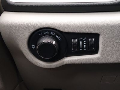 2023 Chrysler Voyager - Photo 13