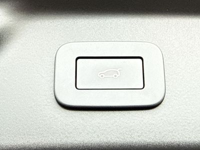 2026 Land Rover Range Rover Velar - Photo 12