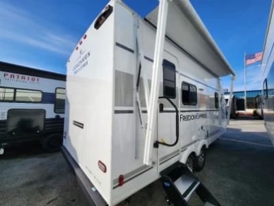 2025 Coachmen Freedom Express Select - Photo 6