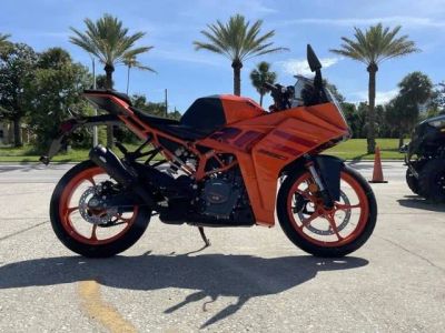 2024 KTM RC 390 — front three-quarter view